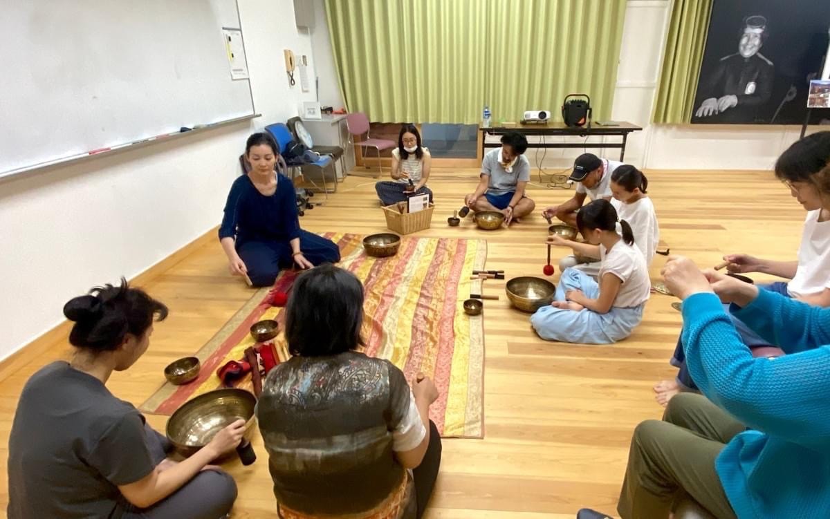 『シンギングボウル体験とネパール民族楽器の演奏』を開催しました